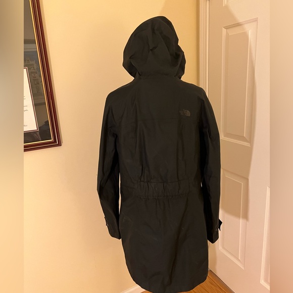 Women’s Lightweight North Face Rain Coat - Size M - Picture 3 of 9